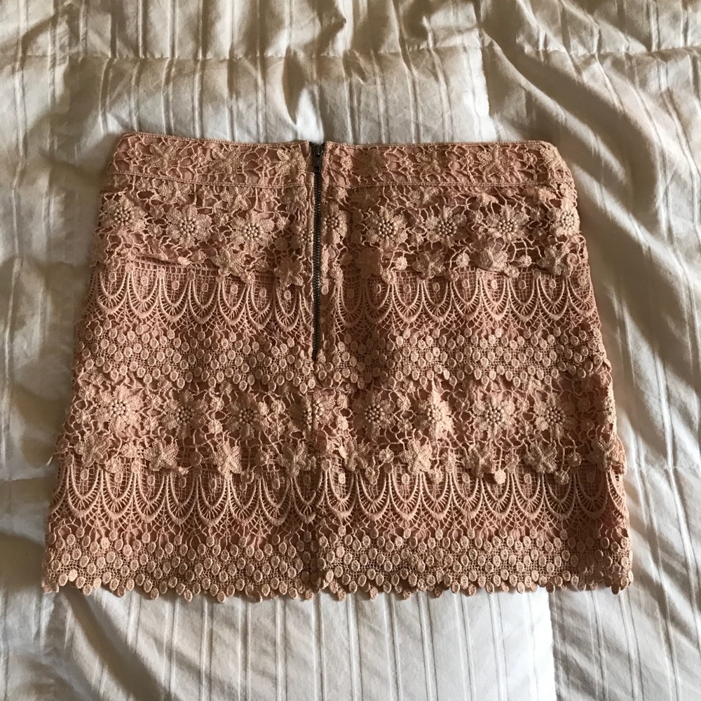 American Eagle lace pink skirt - size 2.